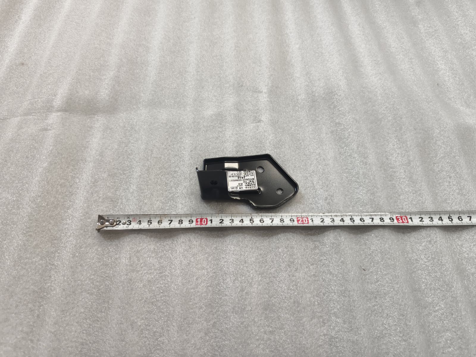 Right rear door bracket assembly