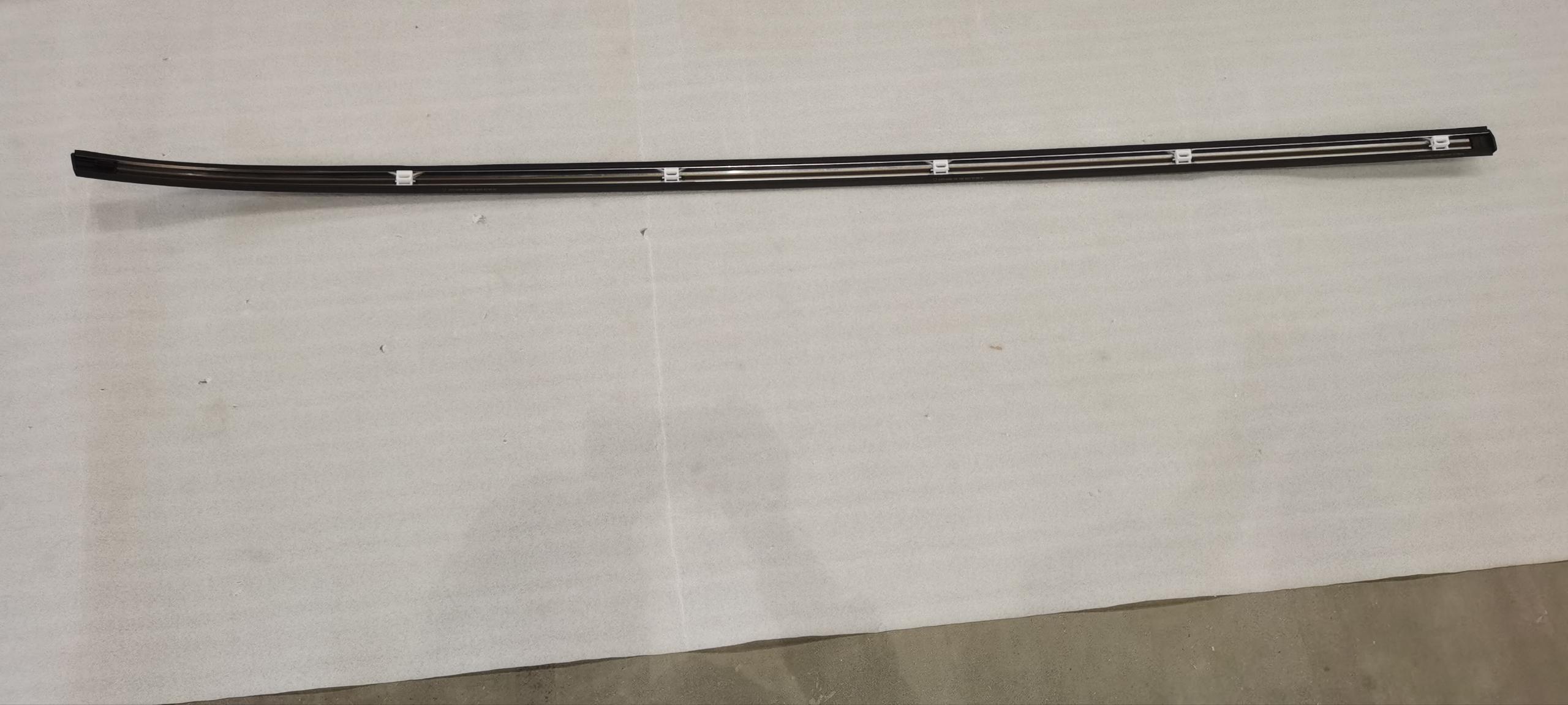 Right Roof Trim Strip Assembly