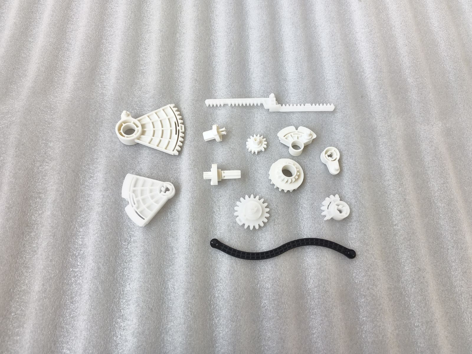 Standard injection molded_HVAC mechanism component assembly_UGEA-8100820_POM_White