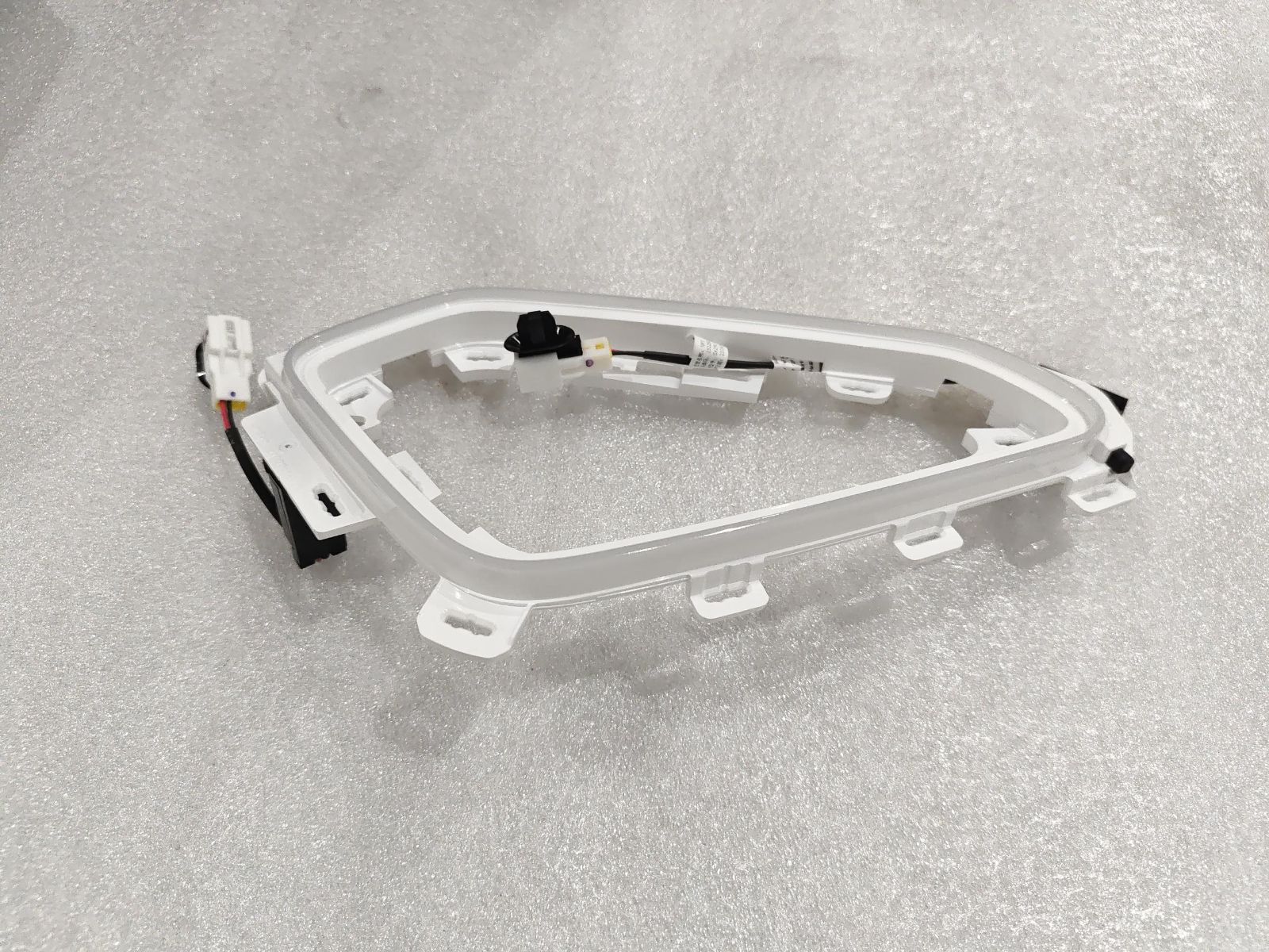 Left front door ambient light assembly