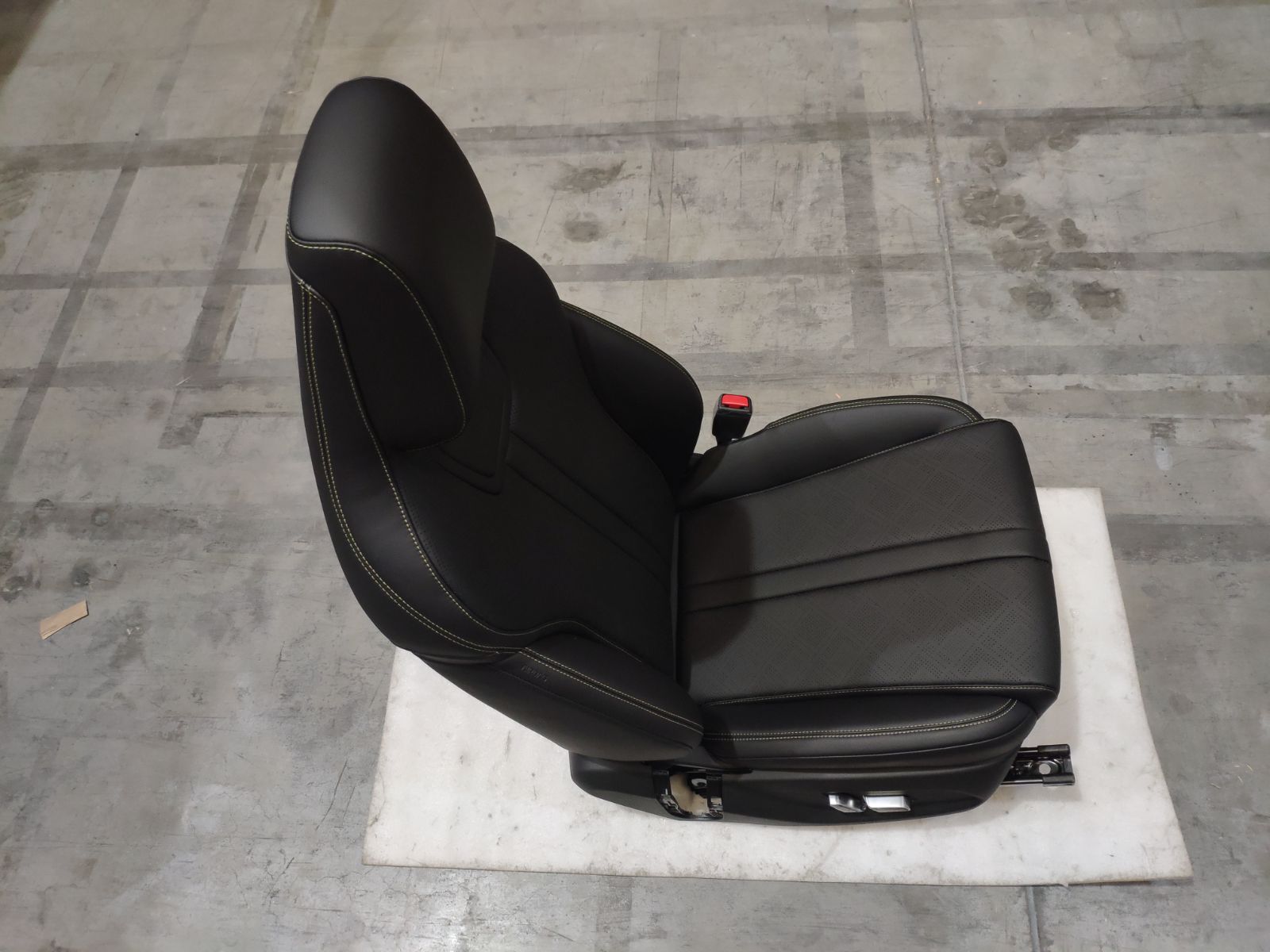 Driver seat sub-assembly - Deep Black 5