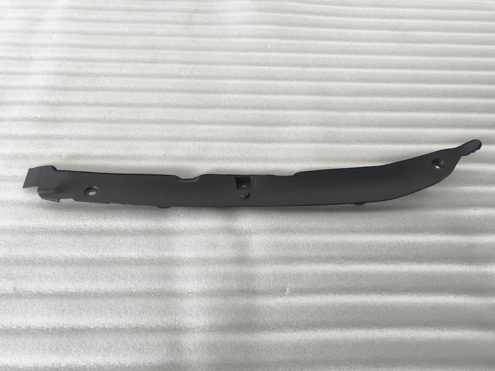 Right Side Fender Rear Seal Plate Assembly