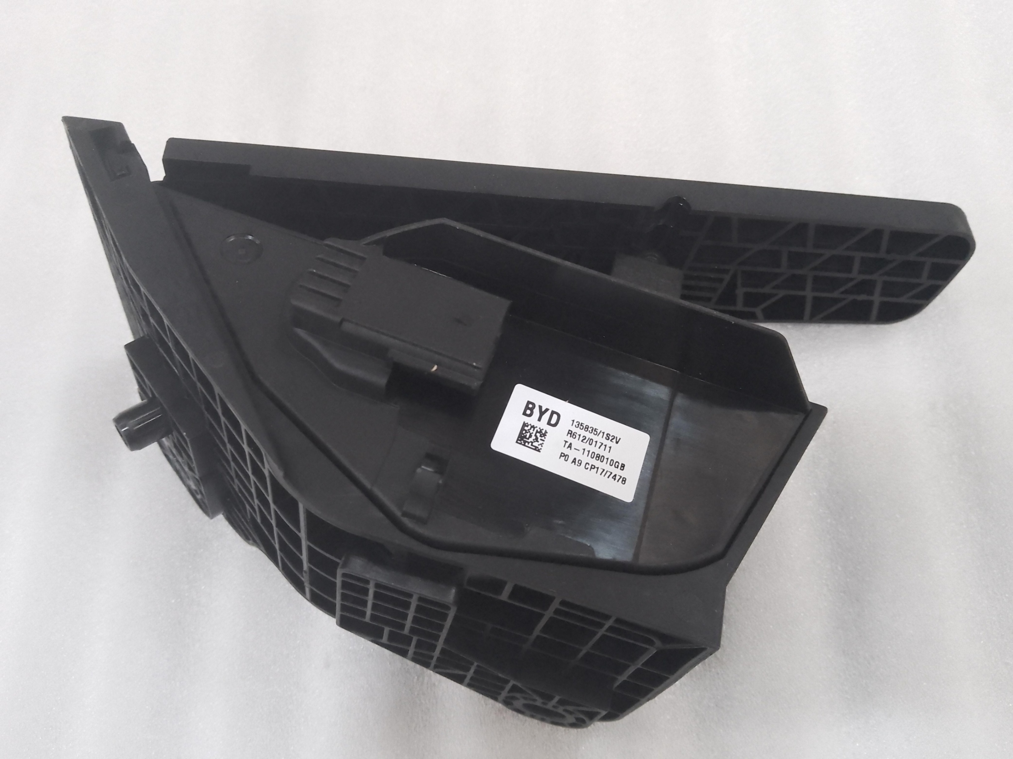 Electronic Accelerator Pedal Assembly