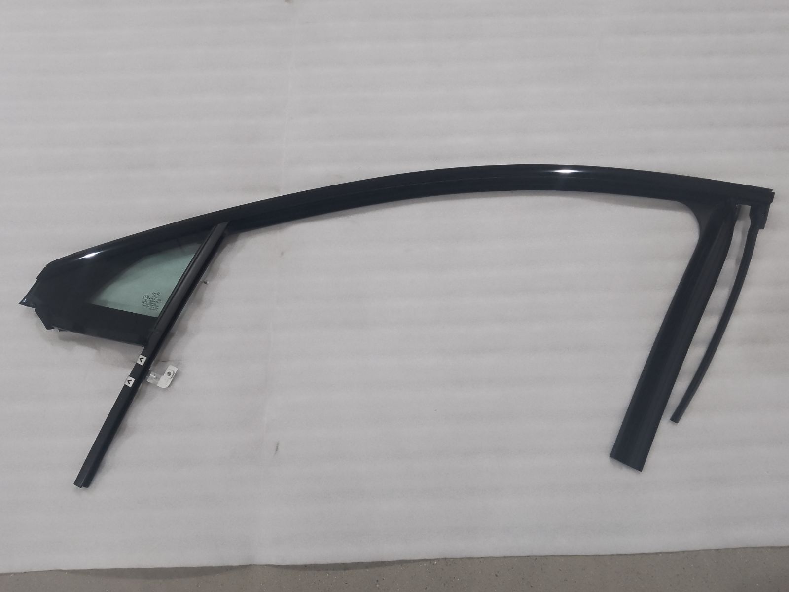 Left front door glass run channel assembly
