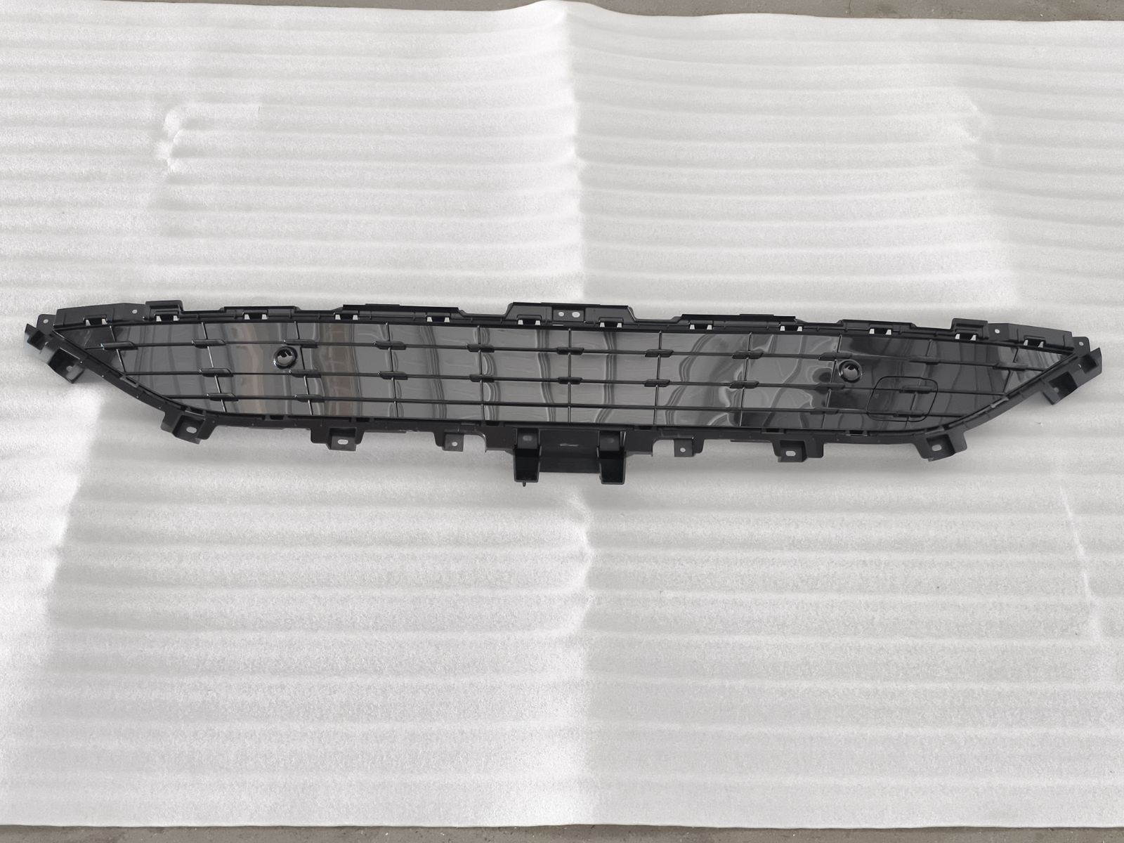Front bumper center grille trim panel