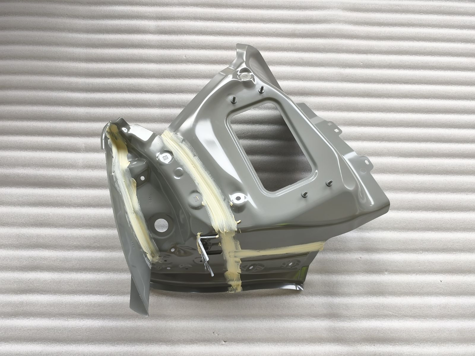 Rear Right Tail Lamp Mounting Plate Assembly