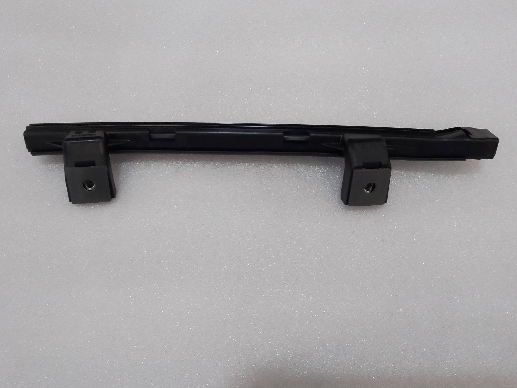Left rear door rear sliding run channel and glass guide assembly