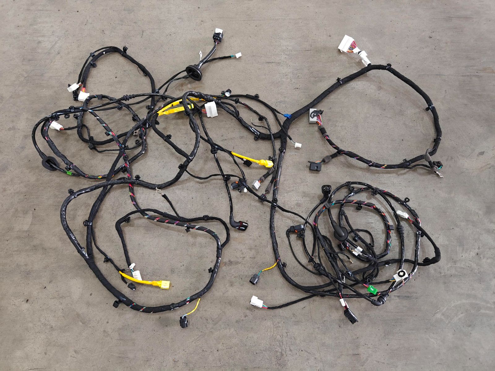 Floor wiring harness