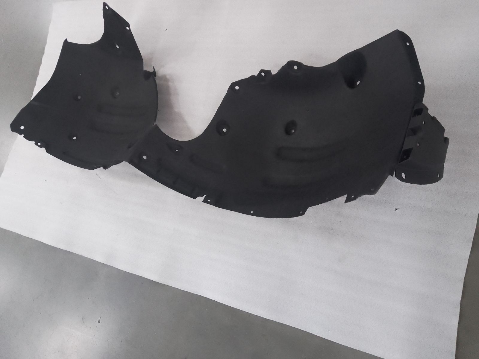 Left front mudguard / splash shield assembly