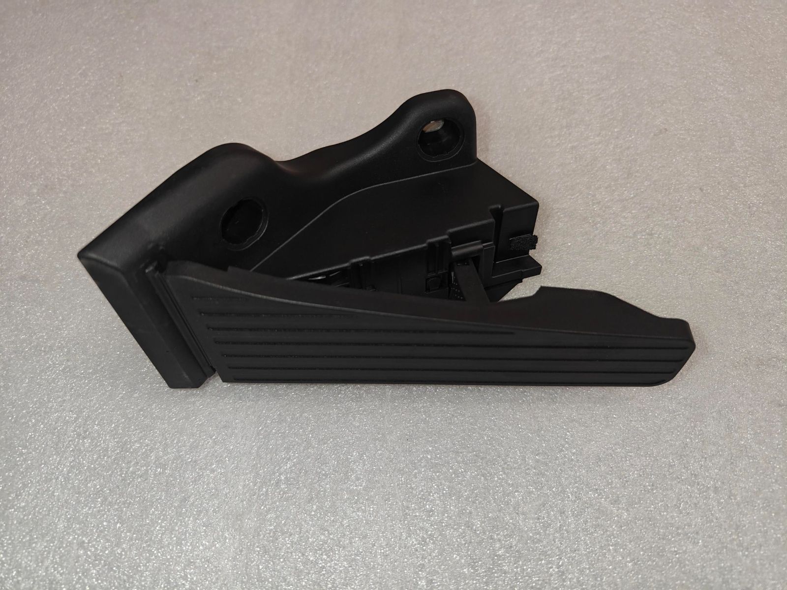Electronic Accelerator Pedal Assembly