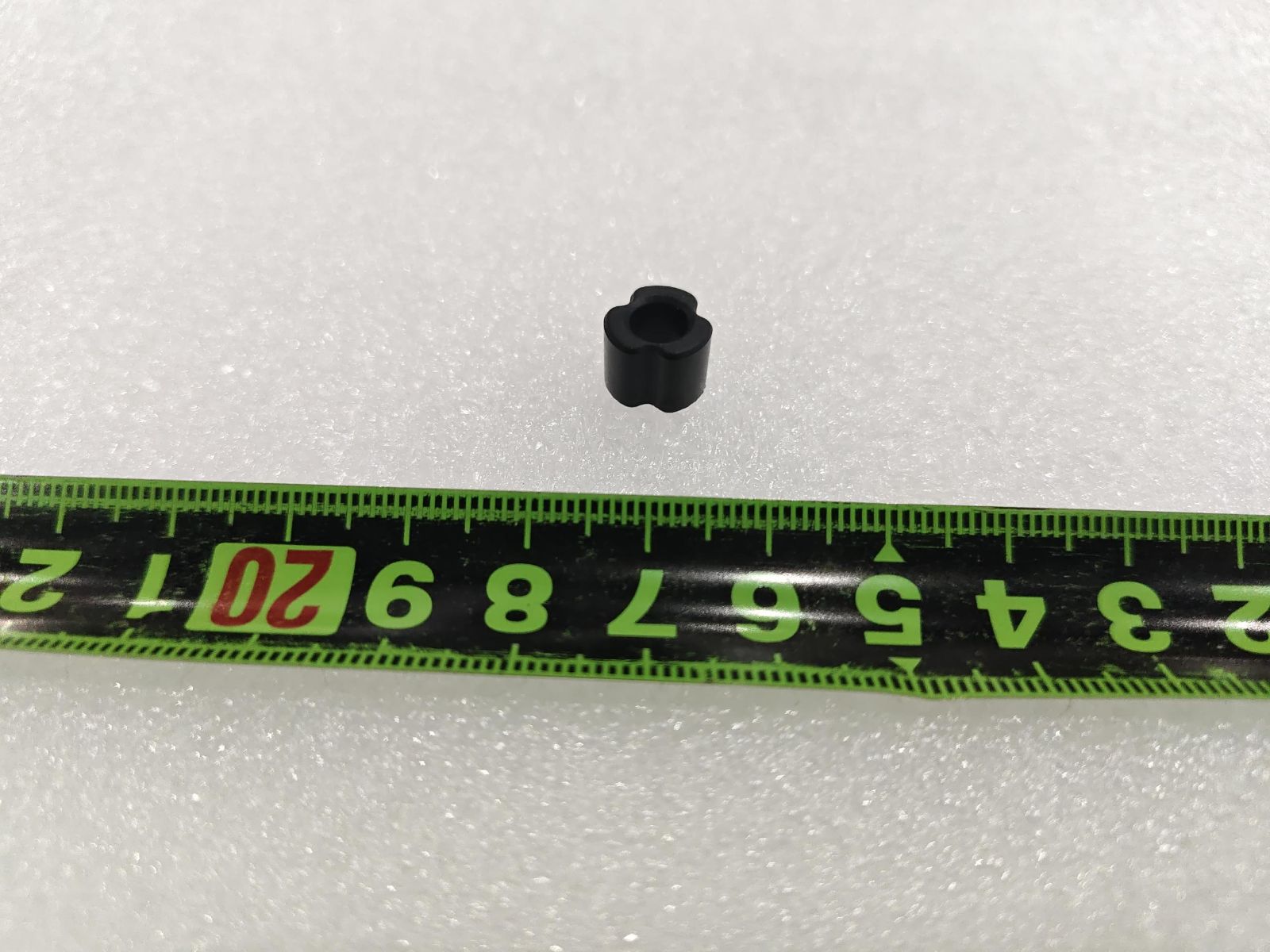 Guide pin damping sleeve