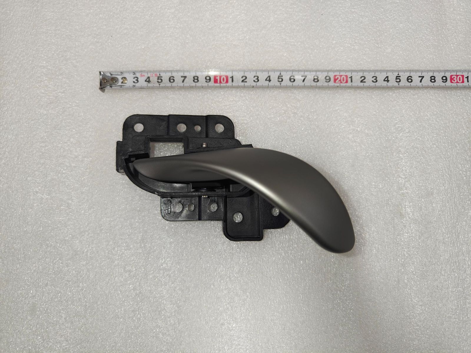 Right front door inner handle assembly