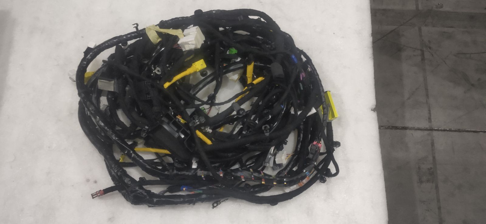 Floor wiring harness
