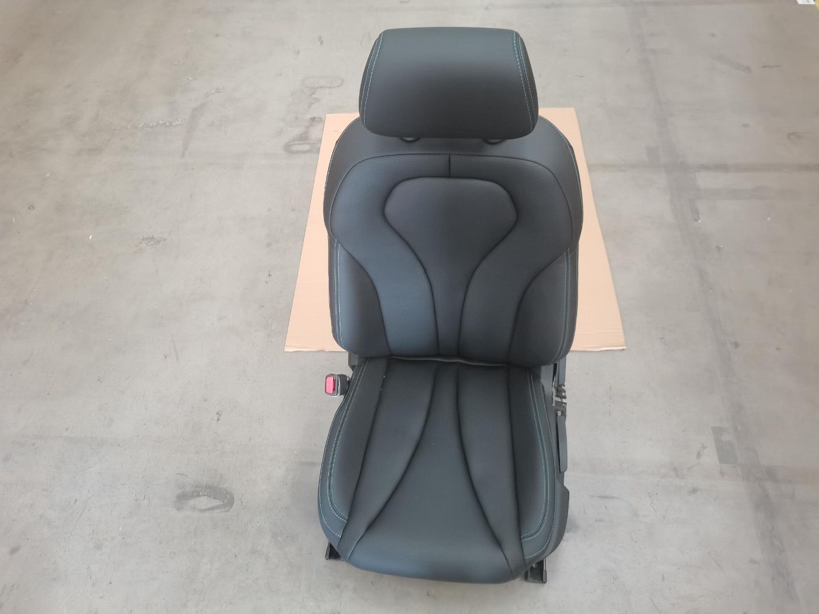 Driver seat sub-assembly - Deep Black 5