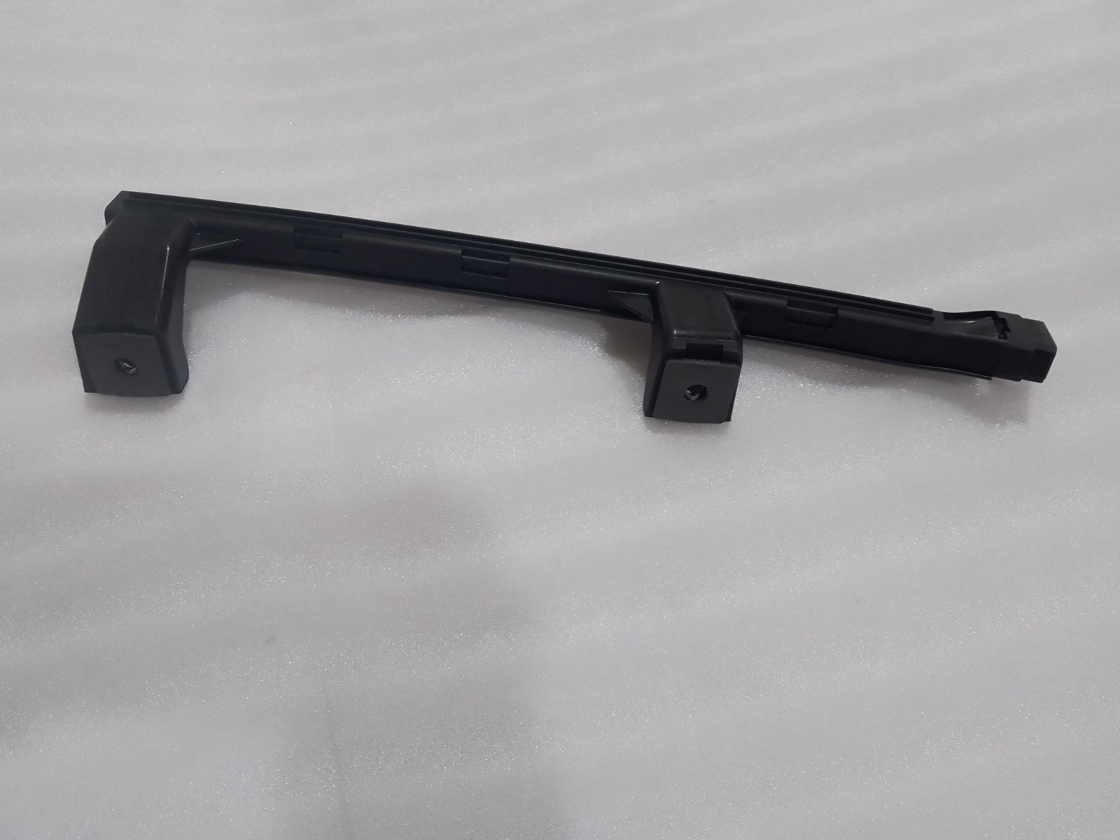 Left front door movable guide rail and glass run channel assembly