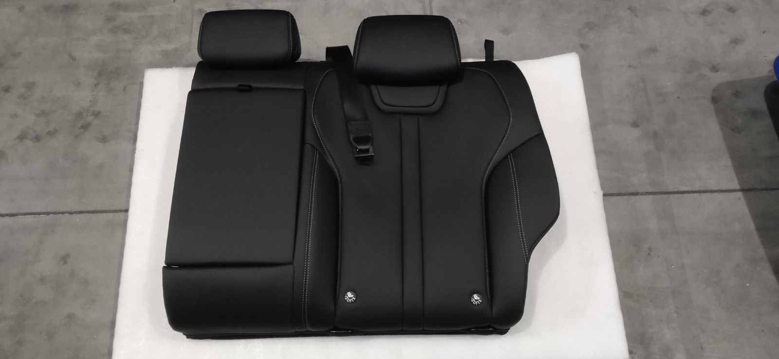 Left Rear Seat Backrest Sub-Assembly - Deep Black 5