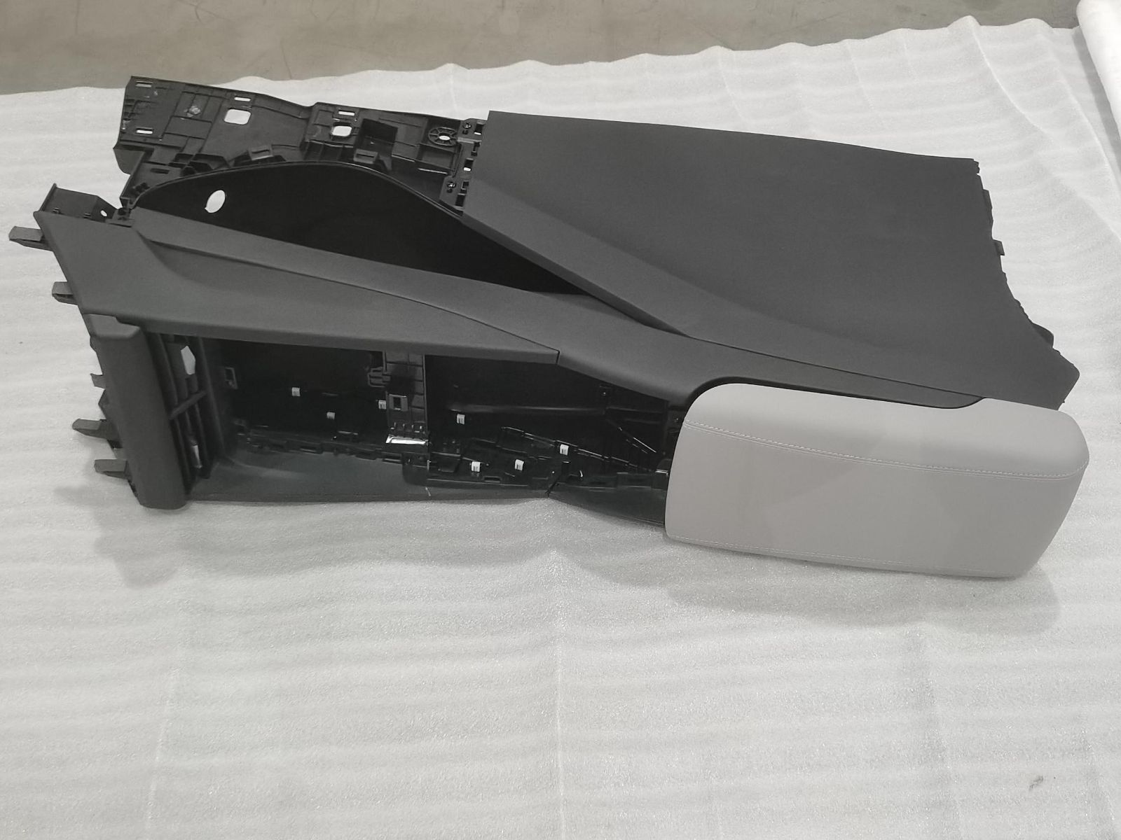 Front Passenger Instrument Panel Body Assembly - Sea Salt Grey