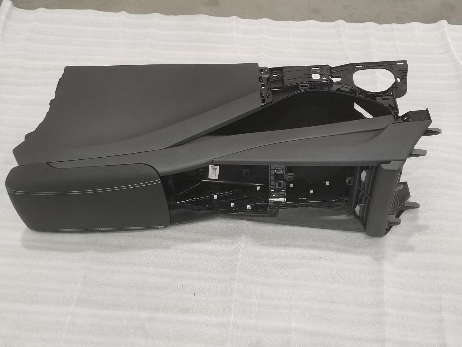 Front Passenger Instrument Panel Body Assembly - Deep Black 5