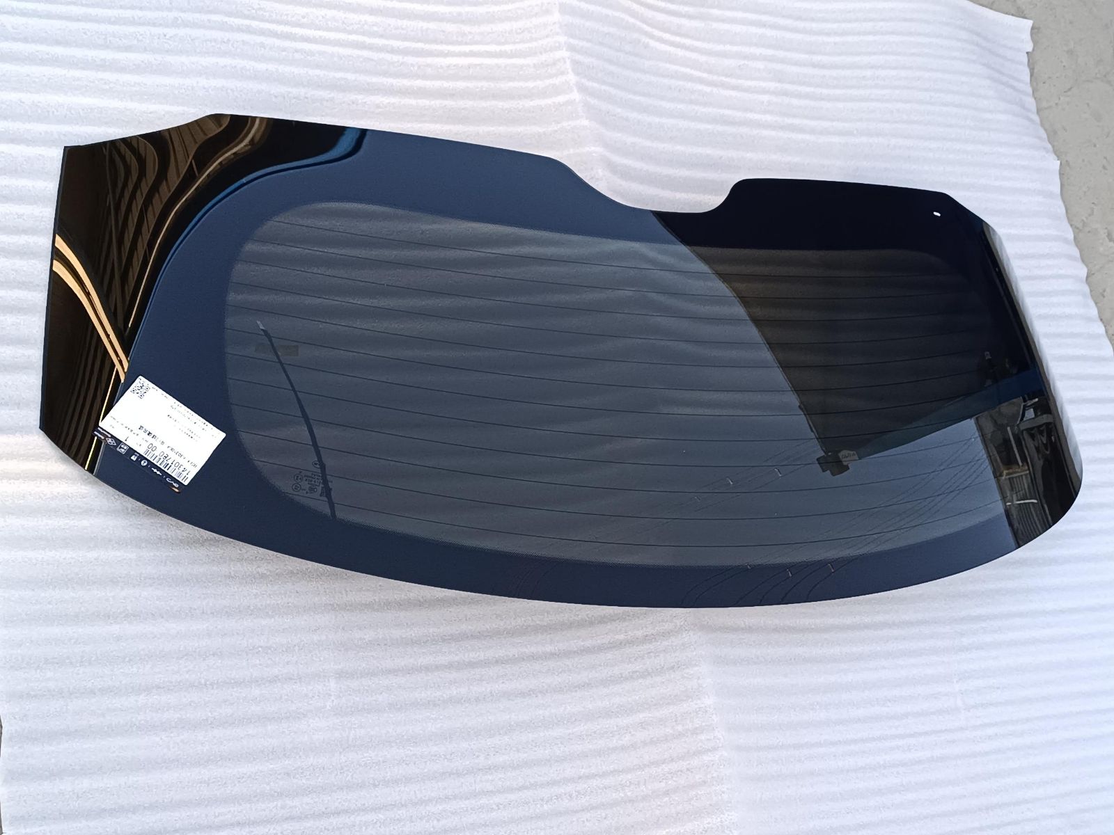Tailgate glass assembly