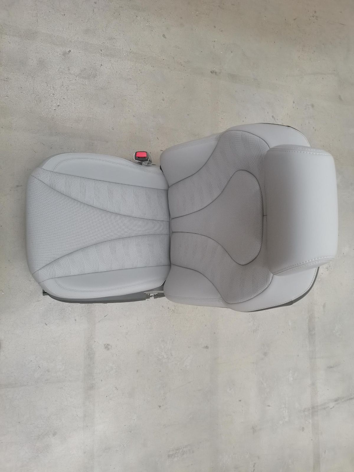 EUHA-6800001F-00HED_Driver Seat Sub-Assembly - Sea Salt Grey