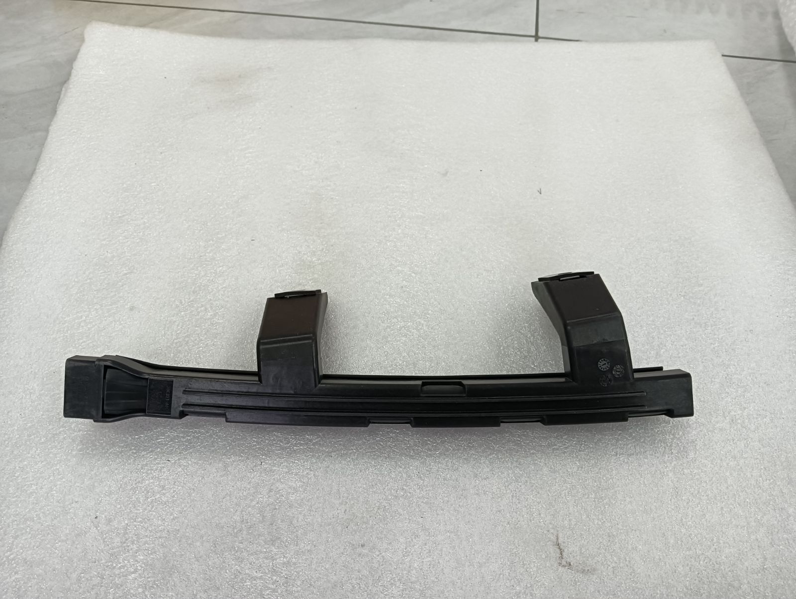 Right Rear Door Front Movable Guide Rail and Run Channel Assembly