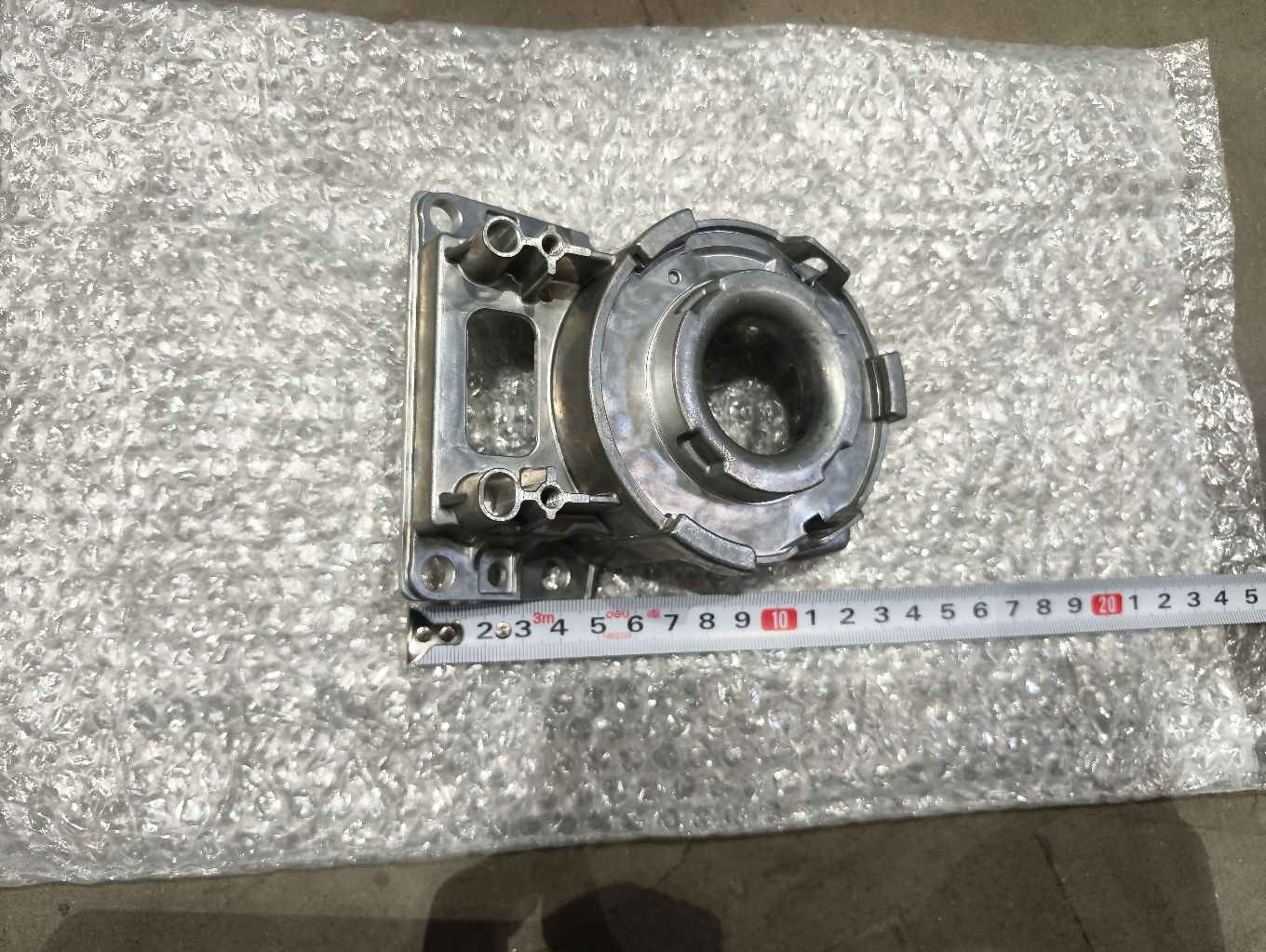 Display screen bracket assembly