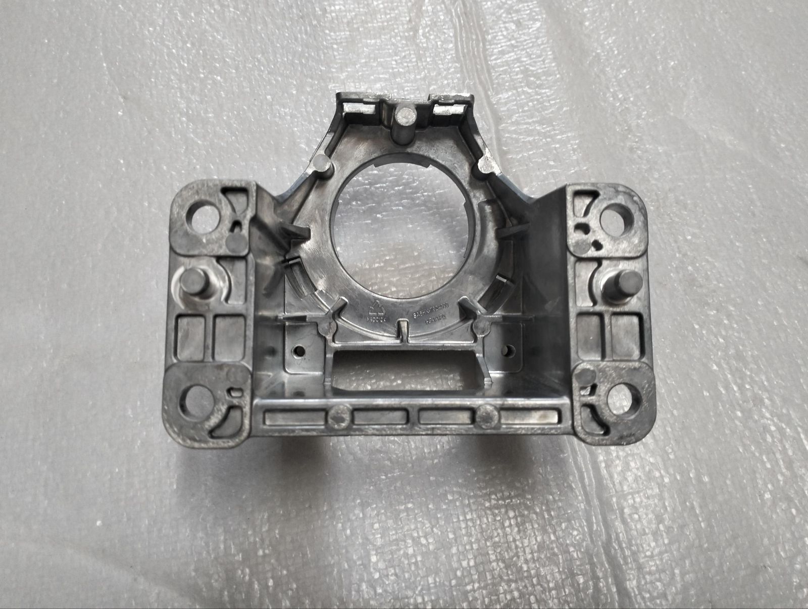 Display screen bracket assembly