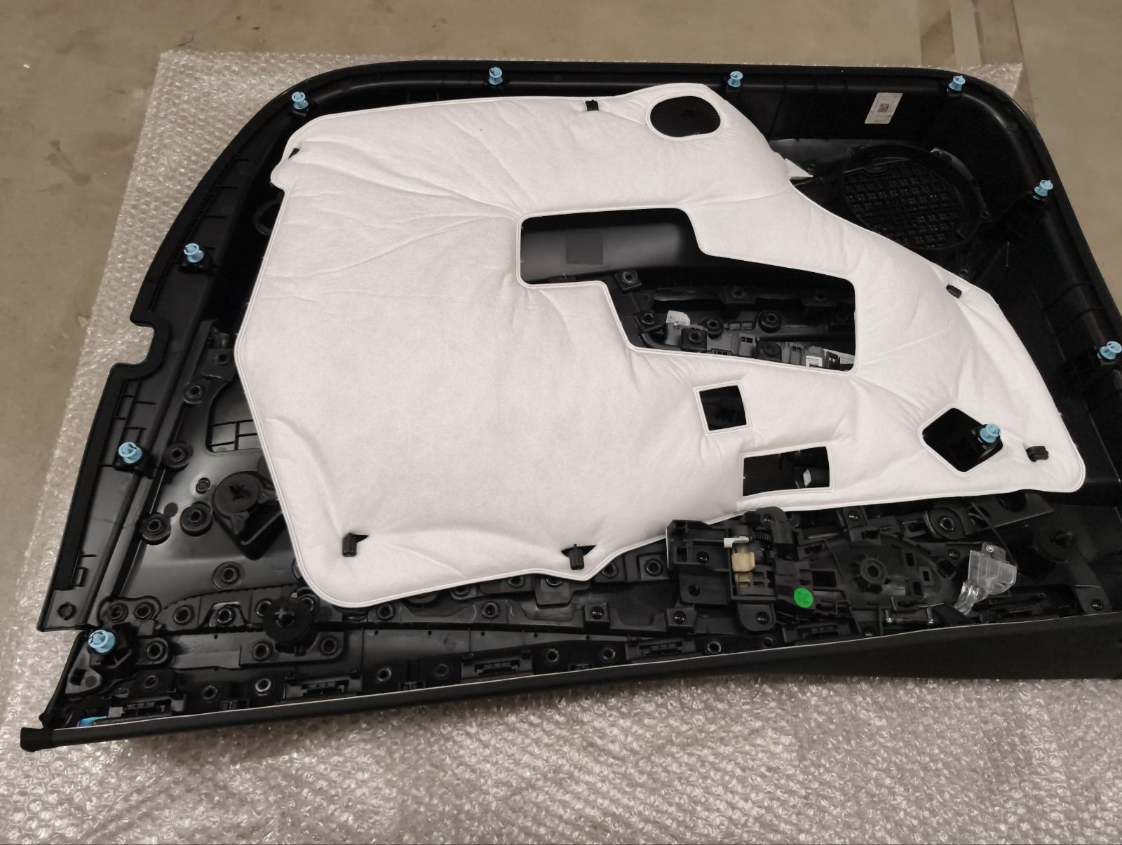 Right rear door trim panel sub-assembly - Sea Salt Grey