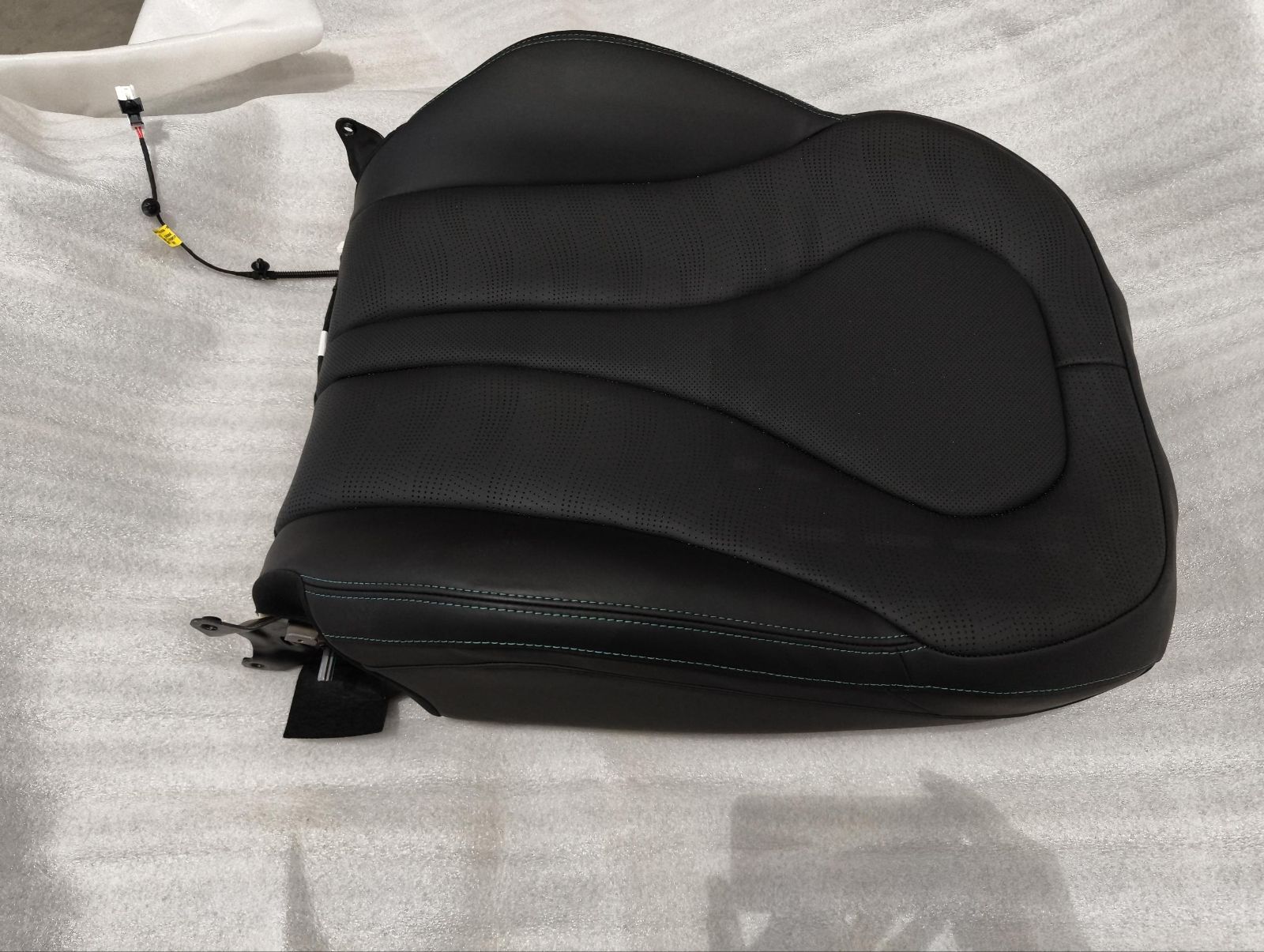 Front Passenger Seat Backrest - Deep Black 5