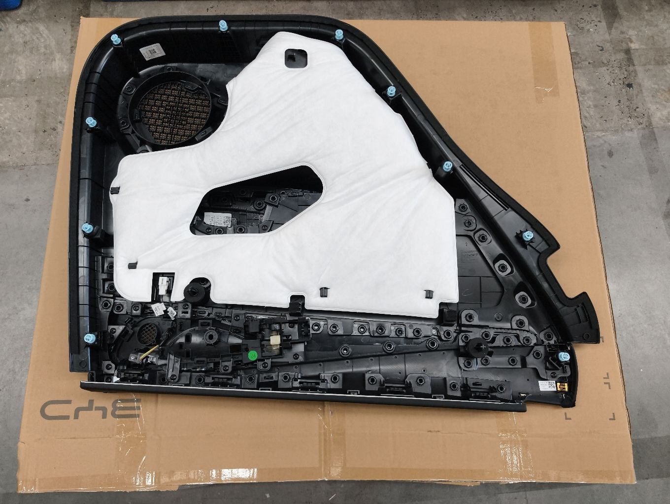 Right rear door trim panel sub-assembly - Deep Black 5