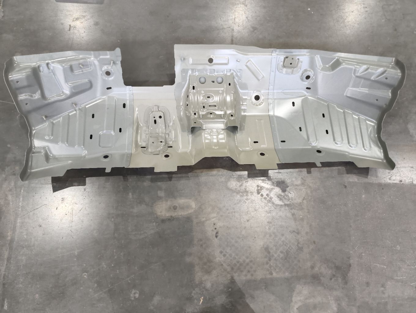 Front Cowl Lower Connecting Plate Assembly
